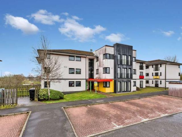 Flat for sale in Bathgate, Scotland