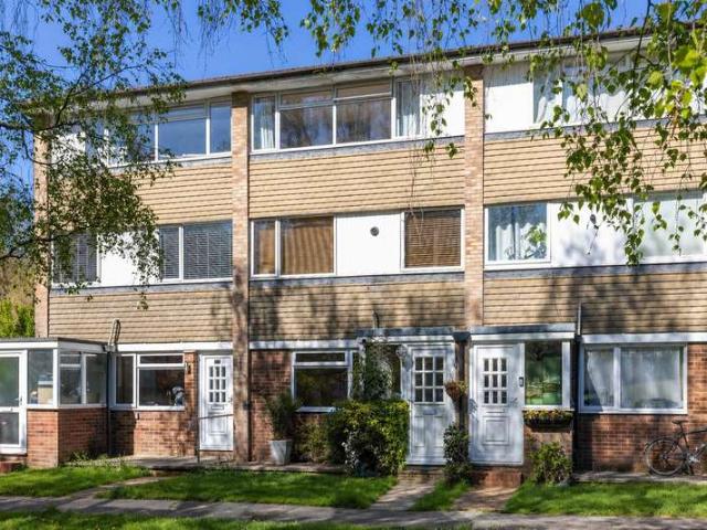 Flat for sale in Perryfields, West Sussex