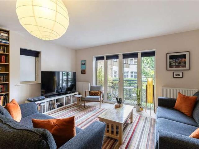 Flat for sale in Bermondsey, Greater London