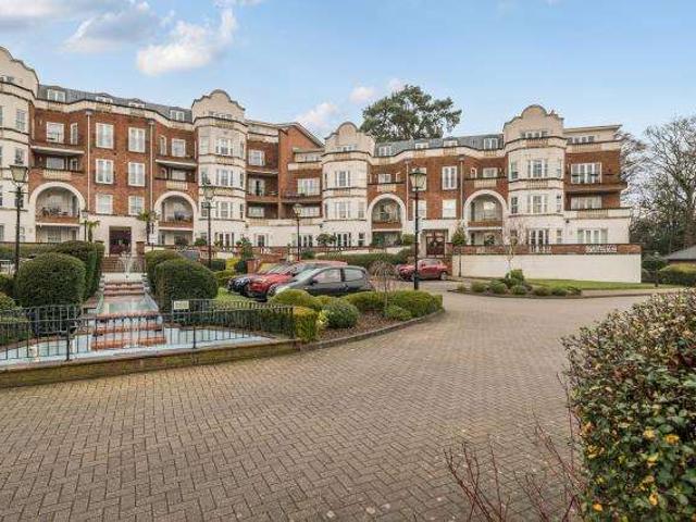 Flat for sale in North Ascot, Ascot