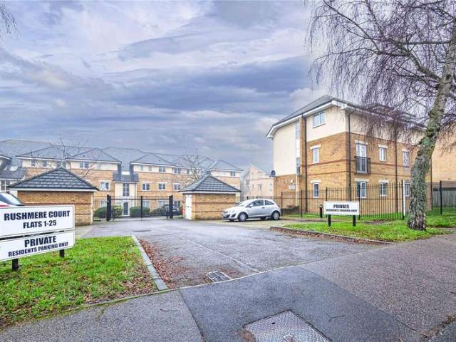 Flat for sale in Pouchen End, Hertfordshire