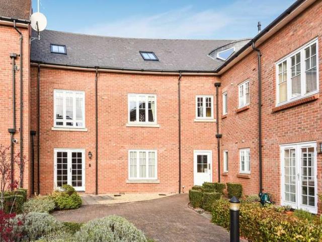 Flat for sale in Dromore, Oxfordshire