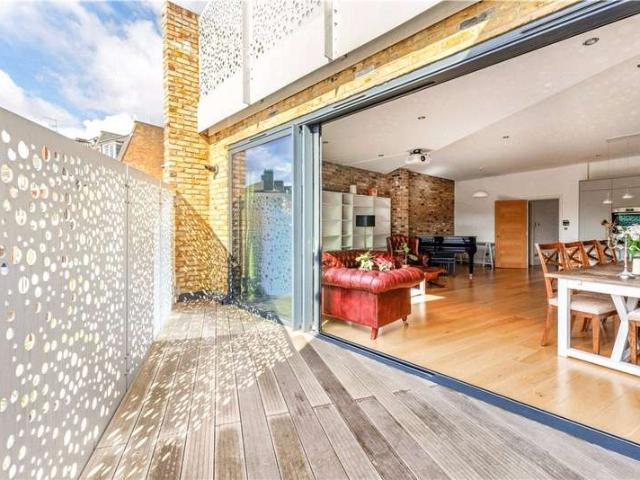 Flat for sale in Bermondsey, Greater London