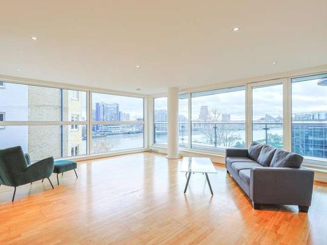 Flat for sale in Imperial Wharf, Greater London