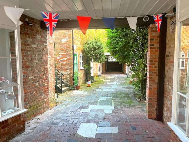 Flat for sale in Horseport, Ashurst Bridge