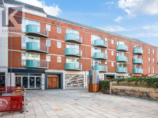 Flat for sale in Woodcote, Epsom