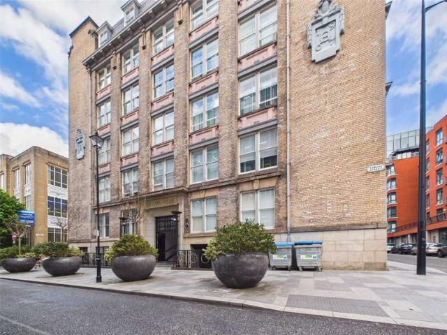 Flat for sale in Calderstones