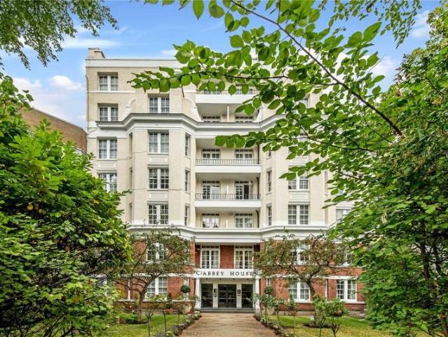 Flat for sale in St. John's Wood, Greater London