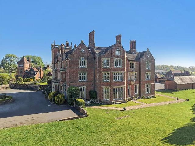 Flat for sale in Pachesham Park, Surrey