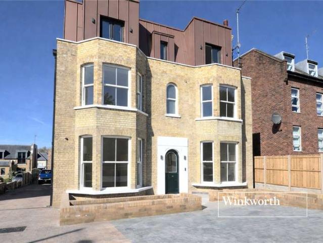 Flat for sale in New Barnet, Greater London