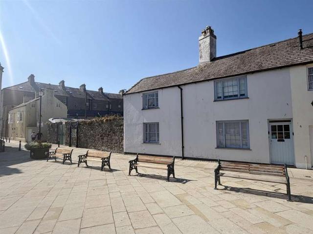 Flat for sale in Beaumaris