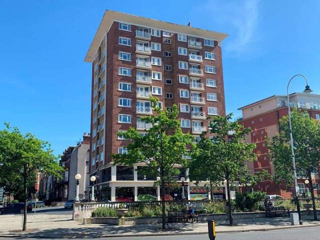 Apartment for sale in Meols Cop, Southport