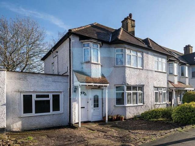Flat for sale in The Hale, Mill Hill