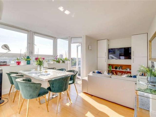 Flat for sale in Fulham, Greater London