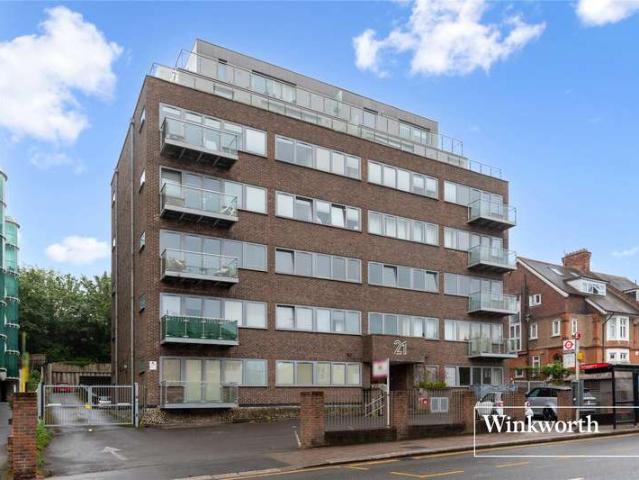 Flat for sale in New Barnet, Greater London
