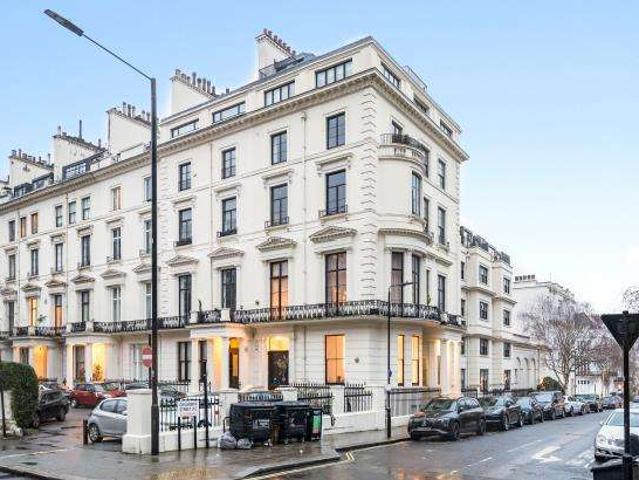 Flat for sale in Paddington, Greater London