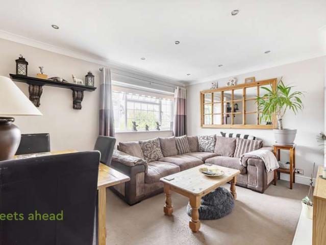 Flat for sale in Hillview, Surrey