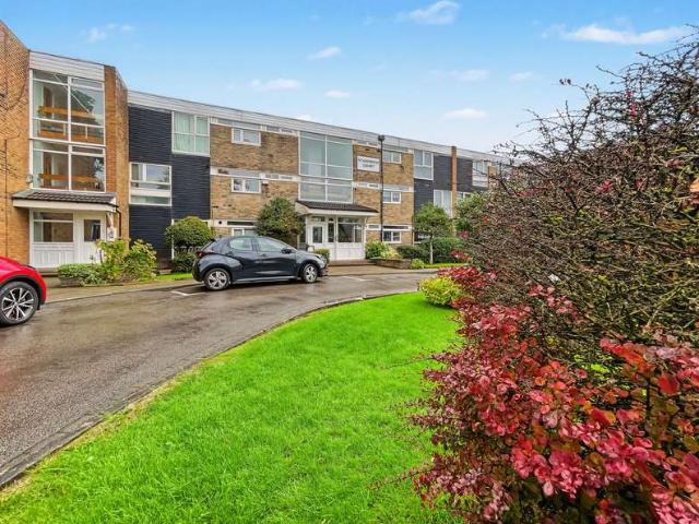 Flat for sale in Whitefield, Bury