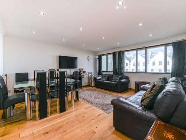Flat for sale in Earl's Court, Kensington