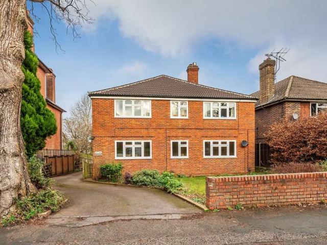 Flat for sale in Rose Hill, Pachesham Park