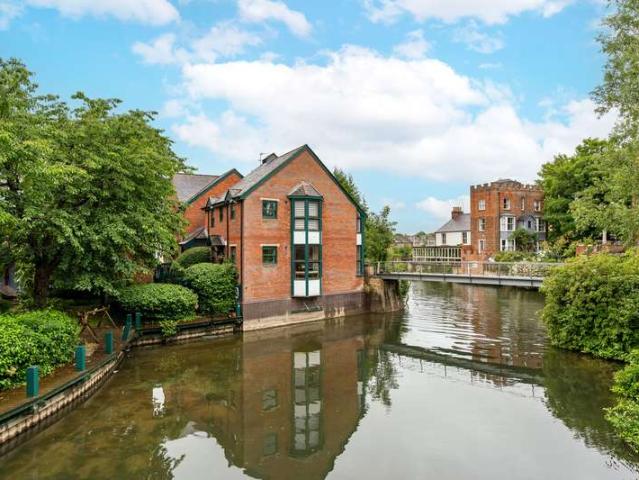 Flat for sale in The Slade, Oxfordshire