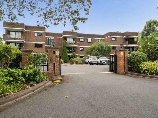 Flat for sale in Maidenhead