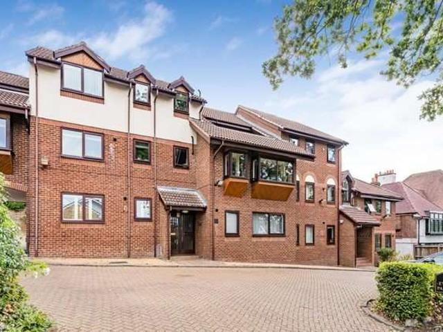 Flat for sale in Winchmore Hill, Greater London