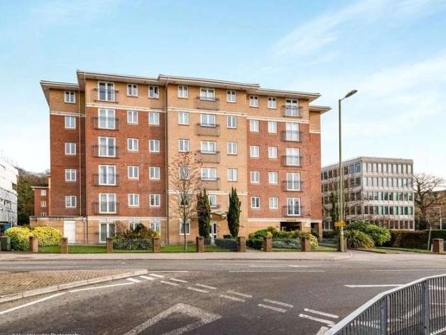 Flat for sale in Farnborough, Rushmoor