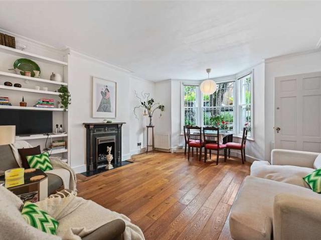 Flat for sale in Brook Green, Greater London