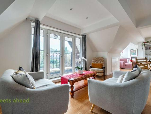 Flat for sale in London Borough of Croydon, Greater London