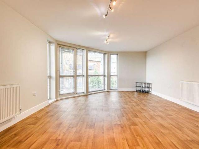 Flat for sale in Gloucester, Gloucestershire