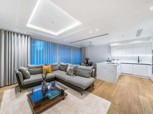 Flat for sale in Kensington, Greater London