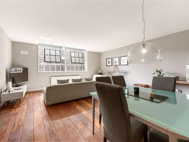 Flat for sale in Angel, Greater London