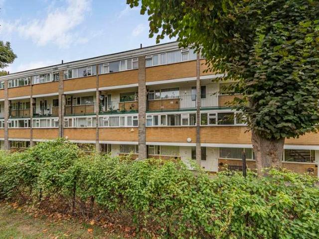 Flat for sale in Denham, Gerrards Cross and Chalfonts Community Board, Denham Garden Village