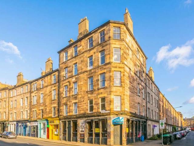Flat for sale in Southside, Scotland