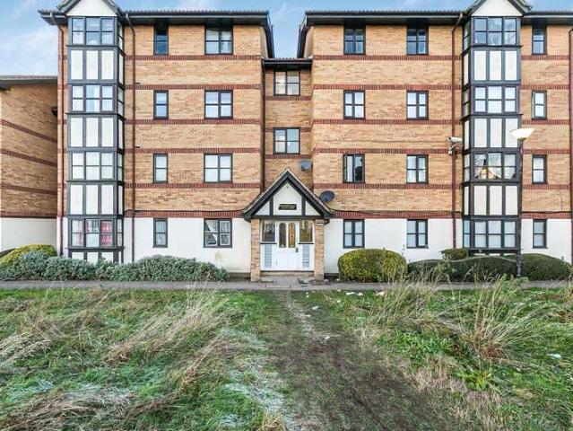Flat for sale in Tottenham, London Borough of Haringey