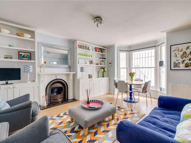 Flat for sale in West Kensington, Greater London