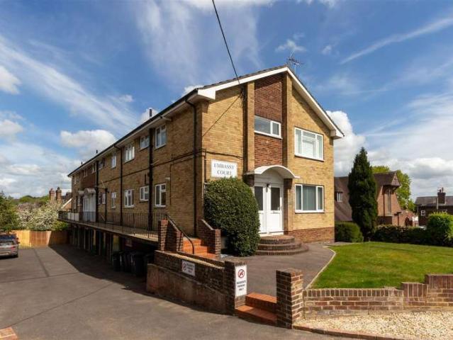 Flat for sale in Perryfields, West Sussex