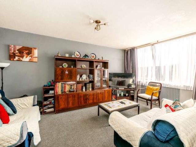 Flat for sale in North Kensington, Greater London