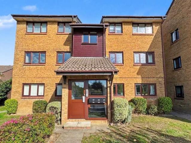 Flat for sale in Sarisbury, Fareham