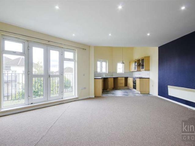 Flat for sale in Ponders End, Greater London