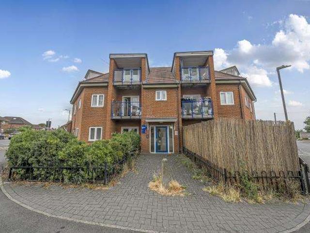 Flat for sale in The Slade, Oxfordshire