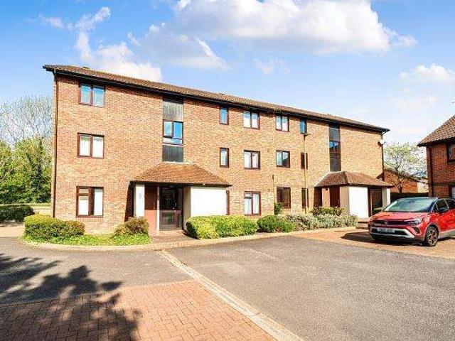 Flat for sale in Dromore, Oxfordshire