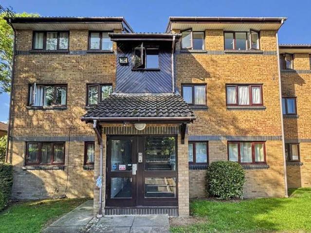 Flat for sale in Sarisbury, Fareham