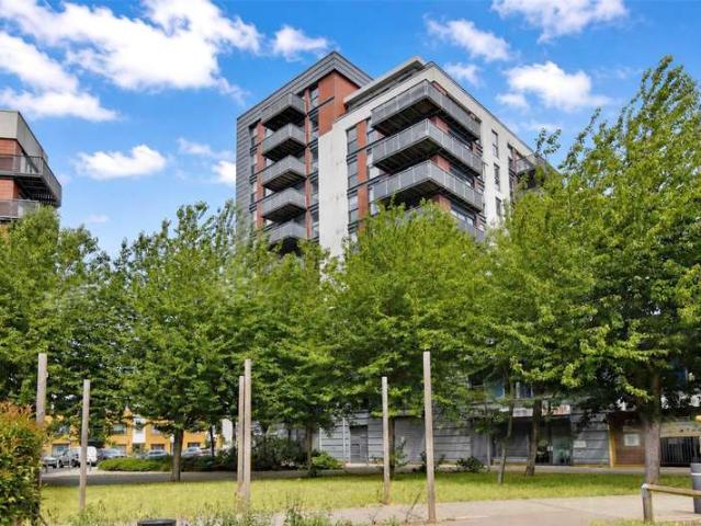 Flat for sale in Greenwich Town Centre, Greater London