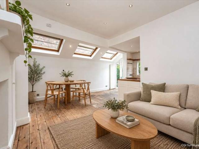 Flat for sale in London Borough of Hammersmith and Fulham, Greater London