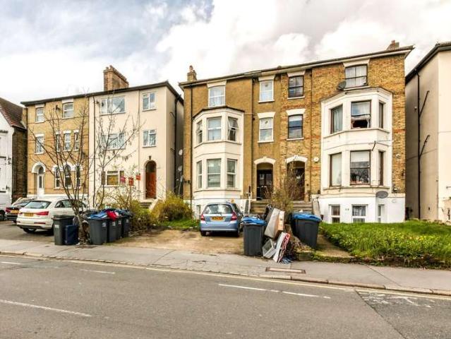 Flat for sale in London Borough of Croydon, Selhurst