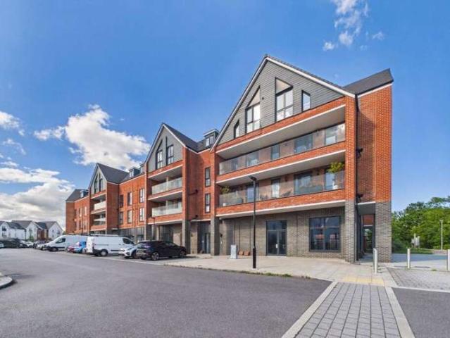 Flat for sale in Montague Park, Wokingham