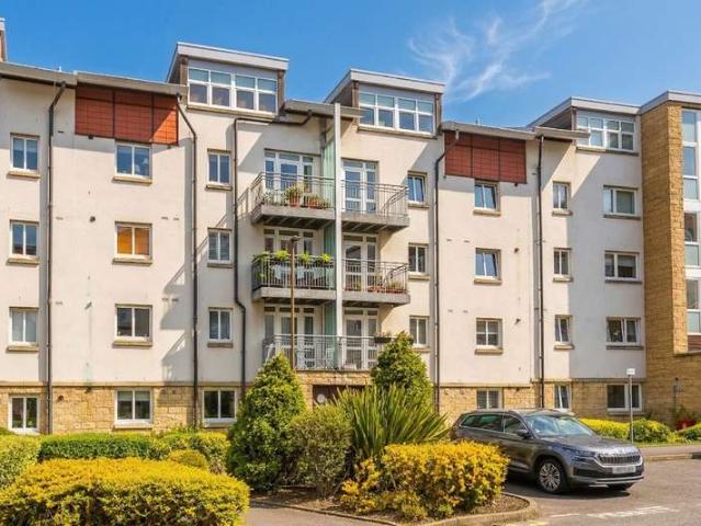 Flat for sale in Hillside, Leith