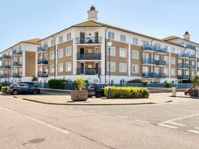 Flat for rent in Roedean